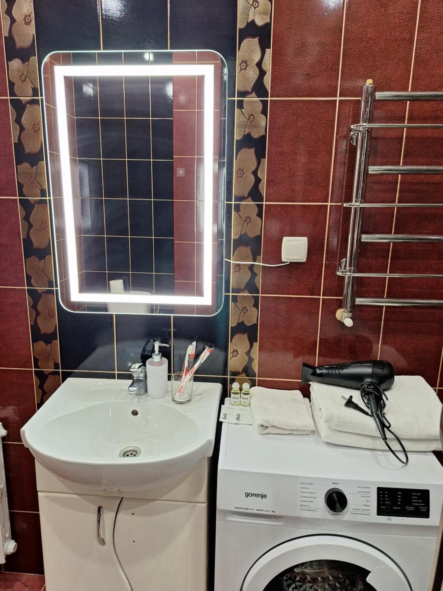 Однокімна Квартира Біля Каштанової Алеї У Центрі Полтави Мережа Alexapartments Документи Для Відряджень Безконтатне Заселення 24-7 Poltava Dış mekan fotoğraf
